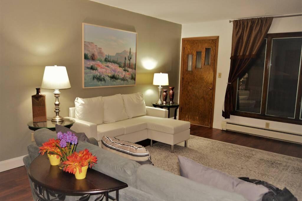 Arhaus 3 Apartment Grand Forks Luaran gambar